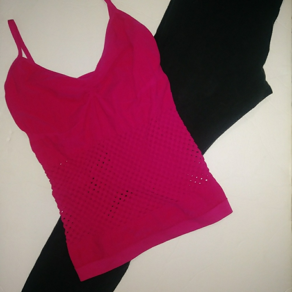 Ladies active. Top and PINK leggings. Sm.